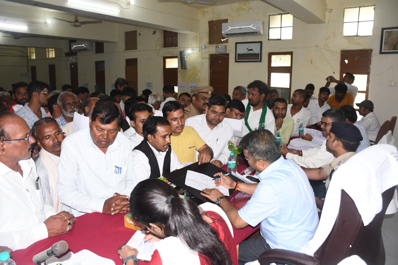 प्रयागराज-जिलाधिकारी ने समाधान दिवस में आयी शिकायतों को गुणवत्तापूर्वक निस्तारित करने के दिए निर्देश