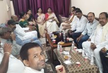 प्रयागराज-स्वतंत्रता दिवस पर वृद्धाश्रम नैनी में बुजुर्गजनों के बीच रौनियार परिवार