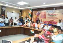 उपमुख्यमंत्री ने बाढ़ एवं जलजमाव की समस्या के सम्बंध में प्रशासनिक अधिकारियों के साथ की गहनता से समीक्षा