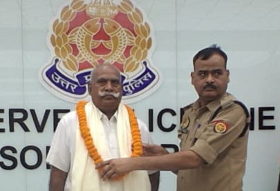 जनपद सोनभद्र में सेवानिवृत्त पुलिसकर्मियों को दी गई गरिमामय विदाई