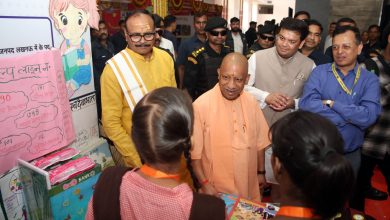 मुख्यमंत्री योगी आदित्यनाथ ने पीएम पोषण योजना के 3.54 लाख रसोइयों को दिया कैशलेस चिकित्सा सुविधा का तोहफा