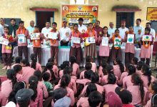करमा ब्लॉक में आयोजित चित्रकला प्रतियोगिता में साक्षी चौहान ने लाया प्रथम स्थान