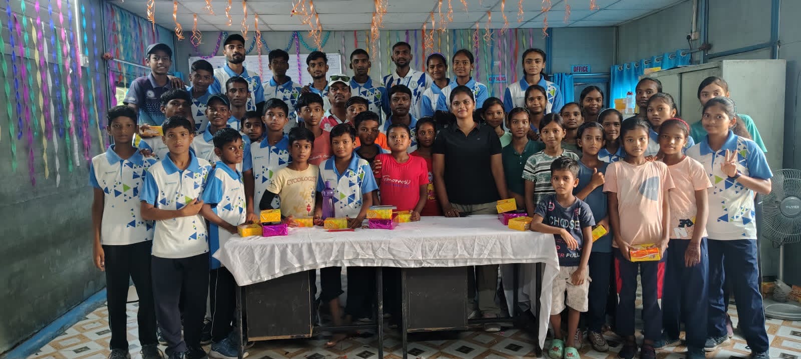 पढ़ाने के साथ, बच्चों को सही दिशा दिखाने और उनका आत्मविश्वास बढ़ाते हैं :  रवीश शर्मा