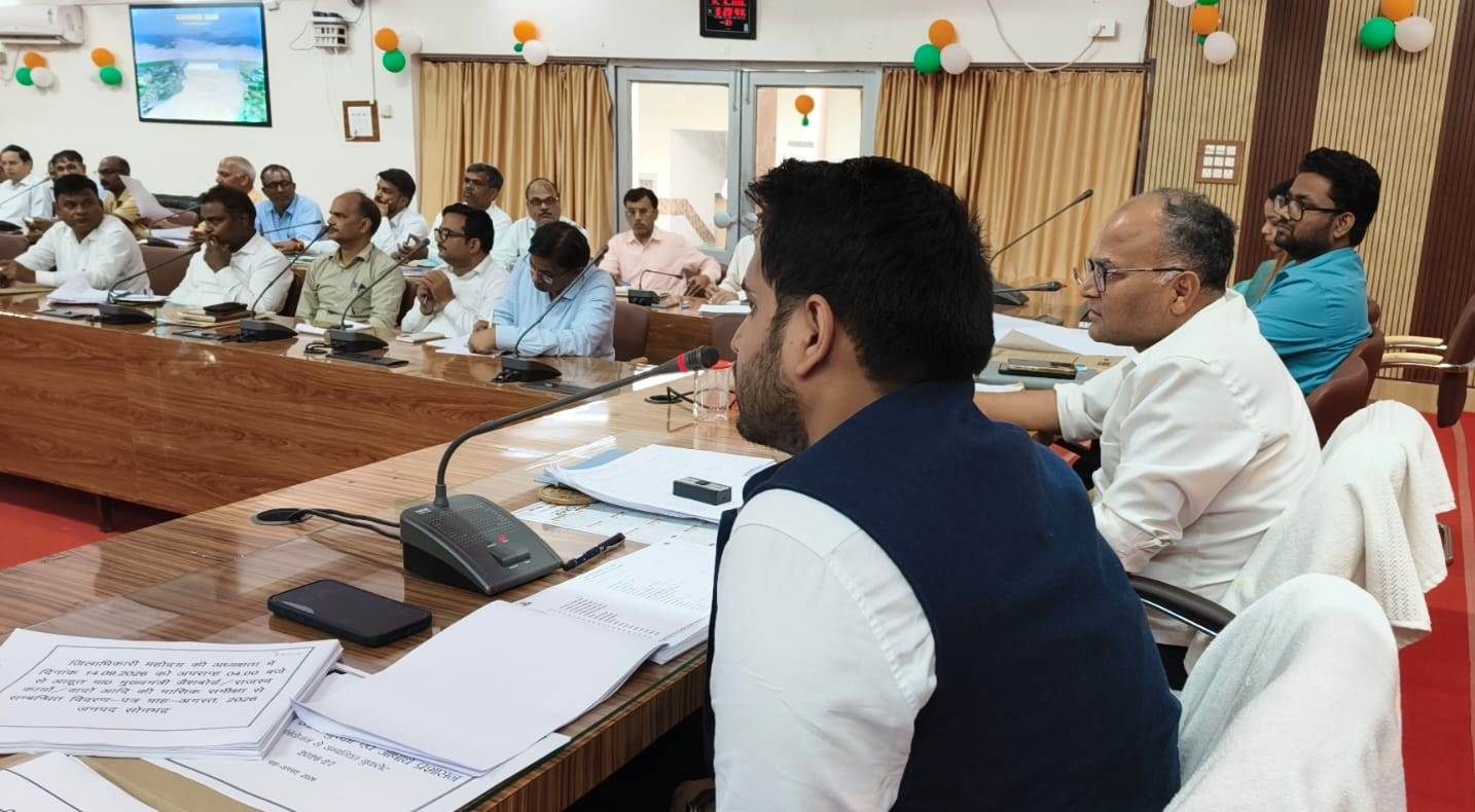 खनन विभाग की राजस्व वसूली में अपेक्षित प्रगति न मिलने पर नाराजगी, खनन अधिकारी को प्रतिकूल प्रविष्टि के निर्देश-जिलाधिकारी खनन विभाग की राजस्व वसूली में अपेक्षित प्रगति न मिलने पर नाराजगी, खनन अधिकारी को प्रतिकूल प्रविष्टि के निर्देश-जिलाधिकारी