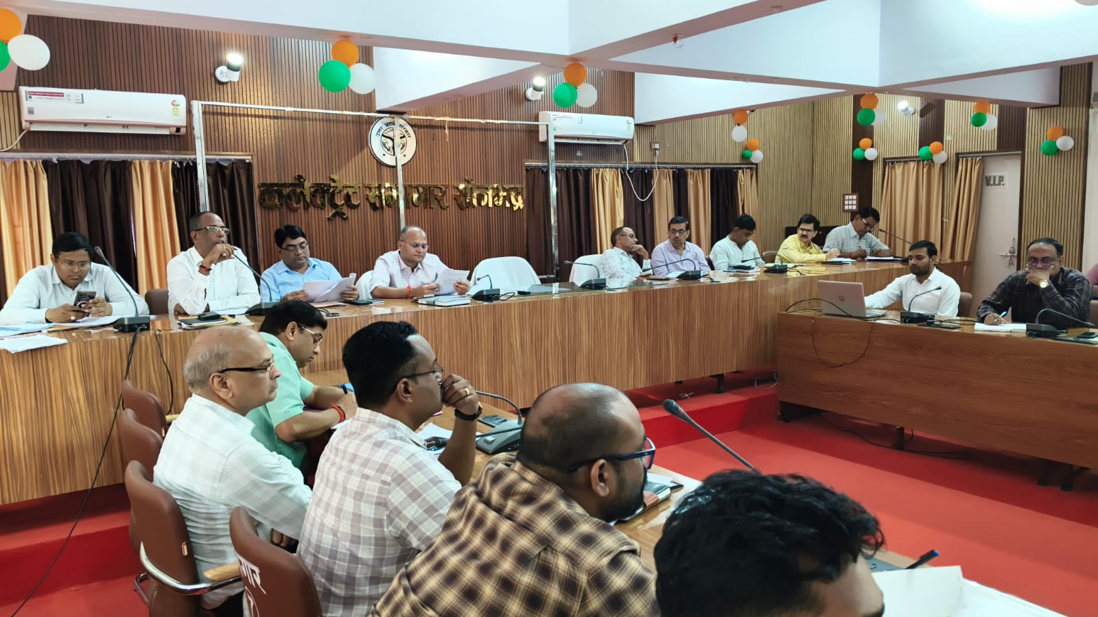 उत्तर प्रदेश विधान परिषद खण्ड स्नातक (05) एवं खण्ड शिक्षक (06) निर्वाचन-2026 हेतु नोडल अधिकारियों की बैठक संपन्न उत्तर प्रदेश विधान परिषद खण्ड स्नातक (05) एवं खण्ड शिक्षक (06) निर्वाचन-2026 हेतु नोडल अधिकारियों की बैठक संपन्न