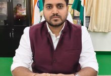 तहसील ओबरा-पैसा लेने के मामले में सर्वे कानूनगो को जिलाधिकारी ने किया निलंबित