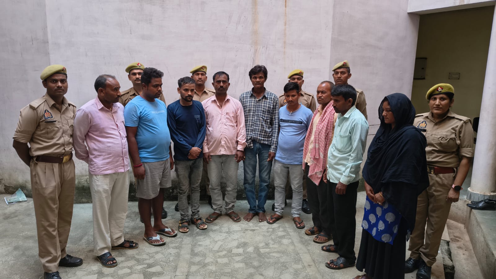 दुद्धी पुलिस द्वारा गैर जमानतीय वारण्ट के अनुपालन में 9 वारण्टी अभियुक्त गिरफ्तार