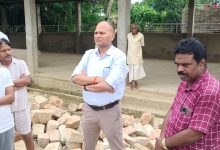 निर्माण कार्यों में मानकों का कड़ाई से पालन सुनिश्चित करने के निर्देश, मंदिर व तालाब परिसरों की साफ-सफाई पर भी जोर