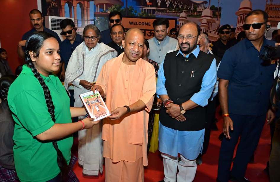 पुस्तकों से ज्ञान, संस्कार और विचारों को मिलेगा विस्तार, मुख्यमंत्री योगी आदित्यनाथ ने किया गोमती पुस्तक महोत्सव का शुभारंभ