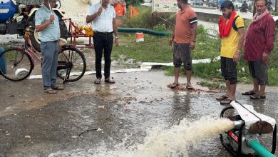 लगातार बारिश के कारण जल निकासी में आ रही बाधा, बारिश थमते ही कार्य में आएगी तेजी- जिलाधिकारी