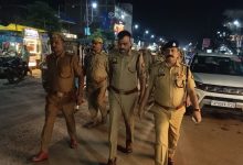 रॉबर्ट्सगंज क्षेत्र में पैदल गश्त कर सुरक्षा एवं कानून-व्यवस्था का लिया गया जायजा