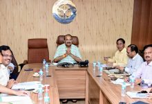 अधिकारियों को कल्याणकारी योजनाओं को जन-जन तक पहुंचाने के दिए निर्देश