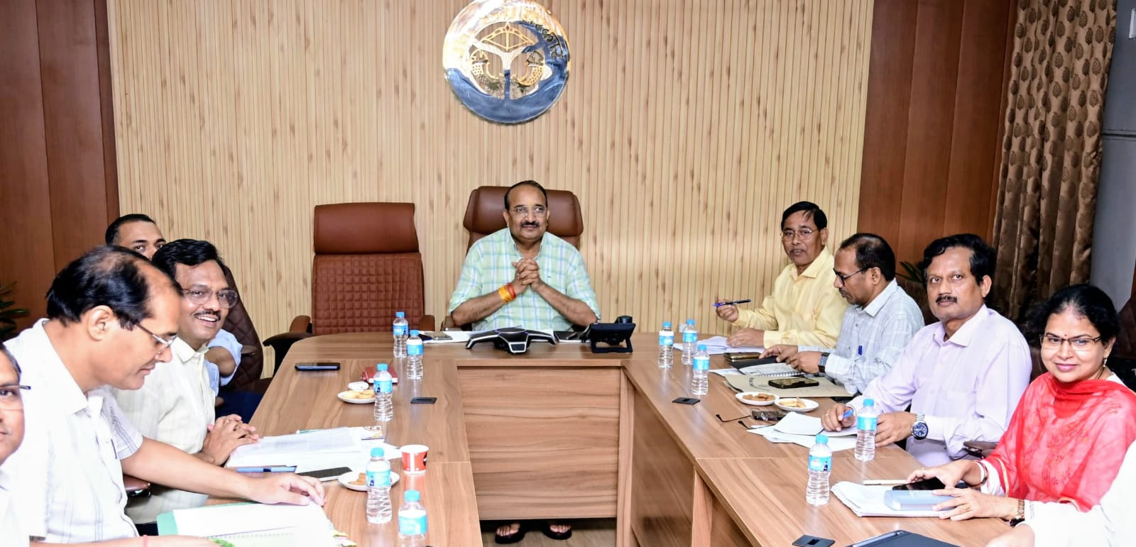 अधिकारियों को कल्याणकारी योजनाओं को जन-जन तक पहुंचाने के दिए निर्देश अधिकारियों को कल्याणकारी योजनाओं को जन-जन तक पहुंचाने के दिए निर्देश