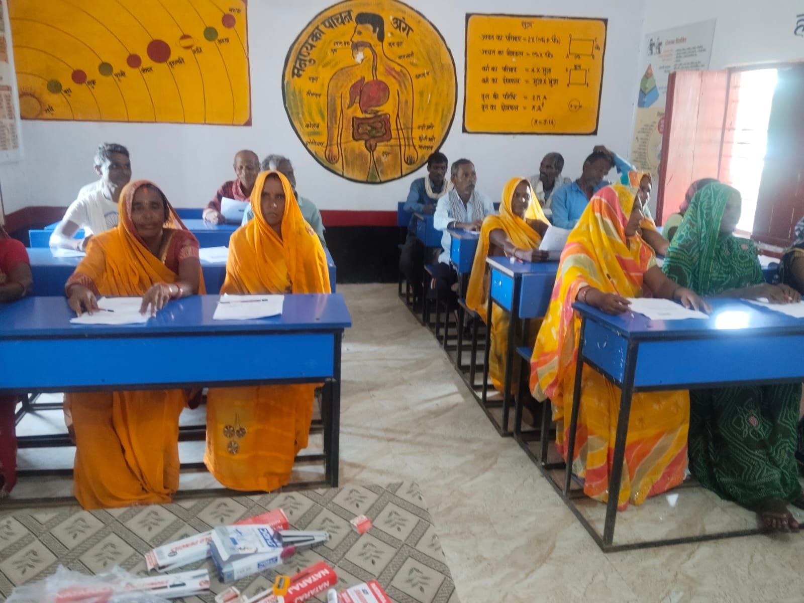 सोनभद्र में 816 परीक्षा केंद्रों पर साक्षरता परीक्षा सकुशल सम्पन्न, 8,207 शिक्षार्थियों ने किया प्रतिभाग