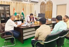 मूल्यांकन सूची पर प्राप्त आपत्तियों के निस्तारण को लेकर जिलाधिकारी की अध्यक्षता में बैठक सम्पन्न