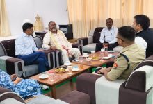 मंडलायुक्त ने जनप्रतिनिधियों के साथ जनपद के विकास कार्यों की समीक्षा की