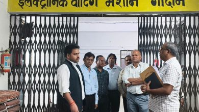 विधानसभा निर्वाचन-2027 की तैयारियों को लेकर डीएम गंभीर, ईवीएम एवं वीवीपैट एफएलसी हॉल का किया निरीक्षण