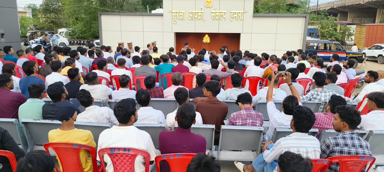 शारदीय नवरात्र एवं दशहरा पर्व को शांतिपूर्ण एवं सौहार्दपूर्ण वातावरण में सम्पन्न कराने के संबंध में बैठक शारदीय नवरात्र एवं दशहरा पर्व को शांतिपूर्ण एवं सौहार्दपूर्ण वातावरण में सम्पन्न कराने के संबंध में बैठक
