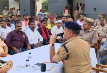 दुर्गा पूजा समितियों एवं गणमान्य व्यक्तियों के साथ बैठक कर प्रतिमा विसर्जन की तैयारियों की समीक्षा