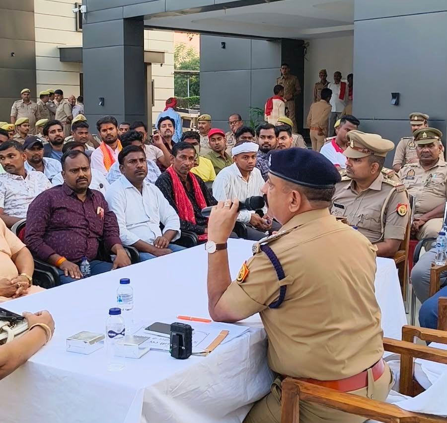 दुर्गा पूजा समितियों एवं गणमान्य व्यक्तियों के साथ बैठक कर प्रतिमा विसर्जन की तैयारियों की समीक्षा दुर्गा पूजा समितियों एवं गणमान्य व्यक्तियों के साथ बैठक कर प्रतिमा विसर्जन की तैयारियों की समीक्षा