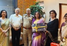 आईएएसओडब्ल्यूए के कार्यक्रम में छाए सोनभद्र के उत्पाद, वरिष्ठ अधिकारियों को भेंट किए गिफ्ट हैंपर