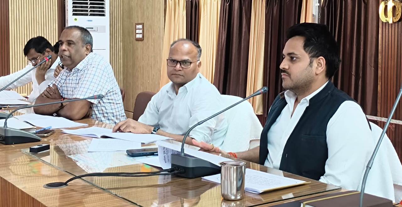 नए मतदाताओं के नाम मतदाता सूची में दर्ज कराने के लिए बूथवार लक्ष्य निर्धारित करे-जिलाधिकारी नए मतदाताओं के नाम मतदाता सूची में दर्ज कराने के लिए बूथवार लक्ष्य निर्धारित करे-जिलाधिकारी