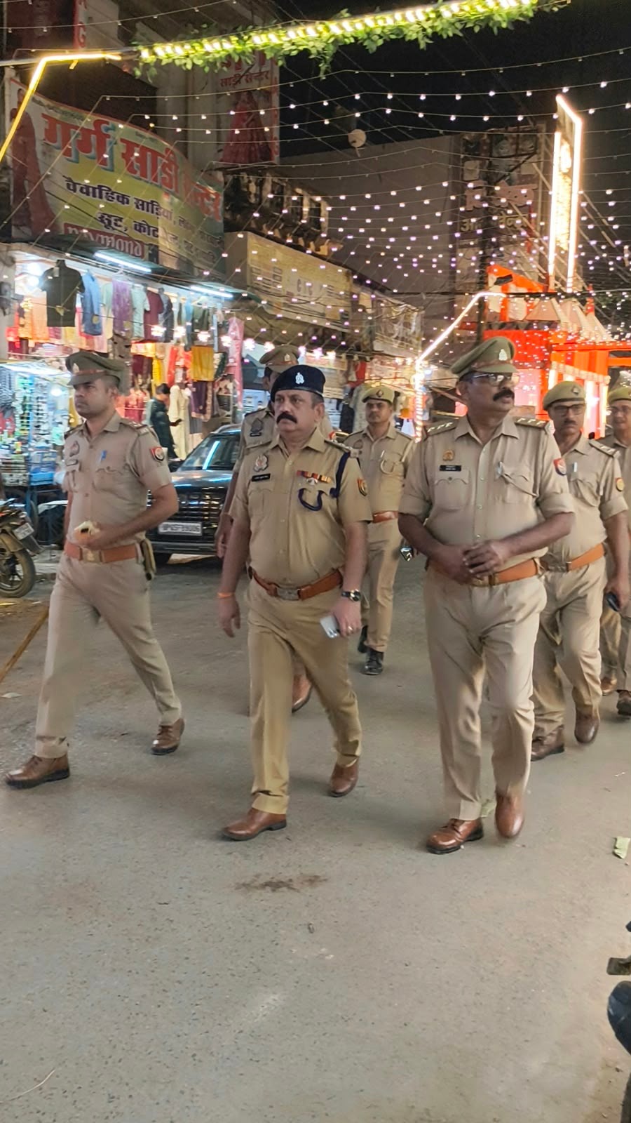 नवरात्रि/दुर्गा पूजा पर्व के दृष्टिगत सोनभद्र पुलिस अलर्ट, दुर्गा पूजा पंडालों एवं मंदिरों का निरीक्षण कर सुरक्षा व्यवस्था का लिया गया जायजा