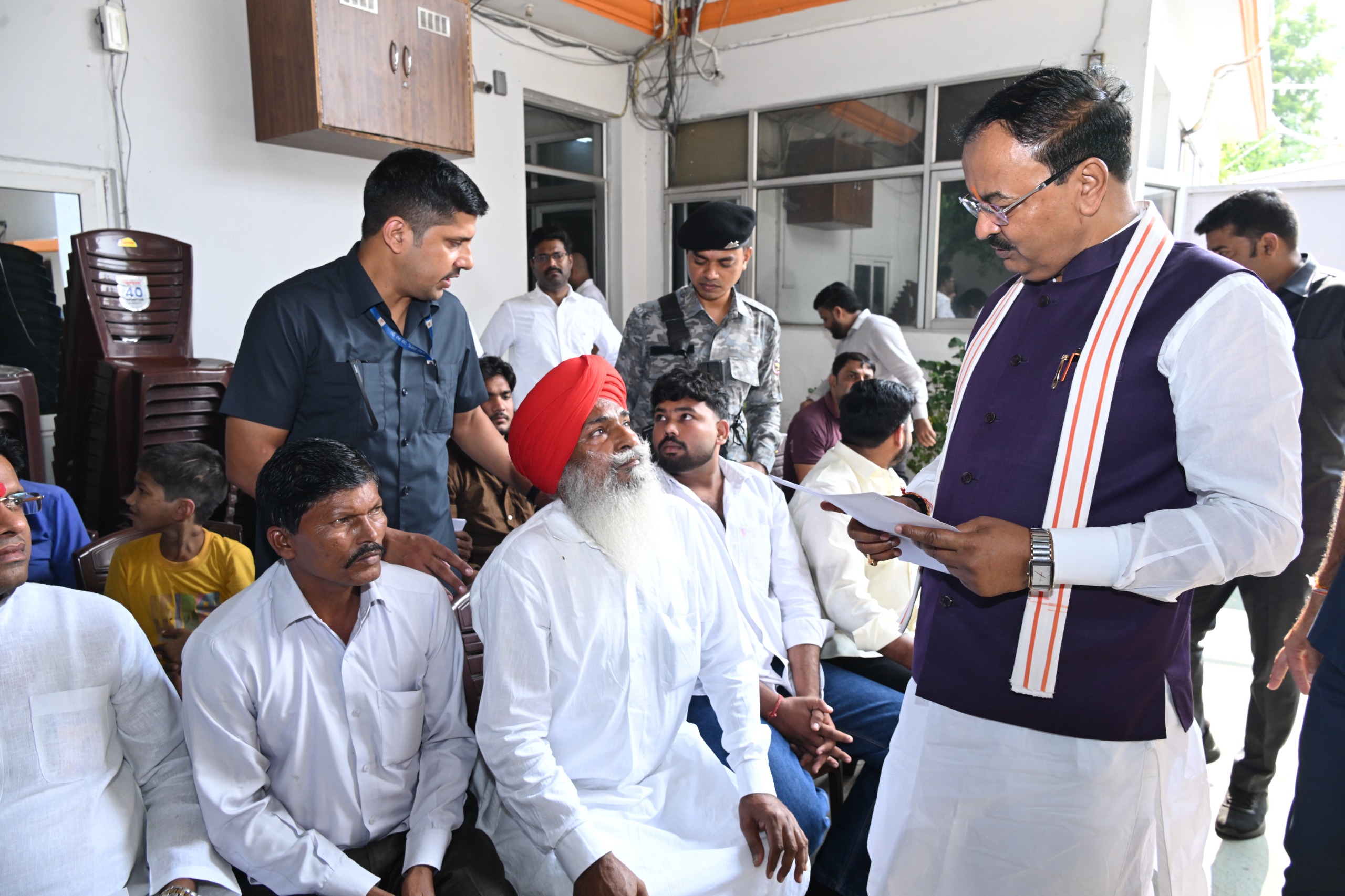 जनता दर्शन में उप मुख्यमंत्री ने सुनीं नागरिकों की समस्याएं, अधिकारियों को समयबद्ध एवं गुणवत्तापूर्ण निस्तारण के निर्देश