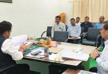 नहरों की सिल्ट सफाई निर्धारित रोस्टर के अनुसार कराएं, गुणवत्ता से समझौता बर्दाश्त नहीं- जिलाधिकारी